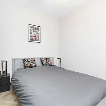 Traditional 1-Bed Edinburgh Apt Exterior photo