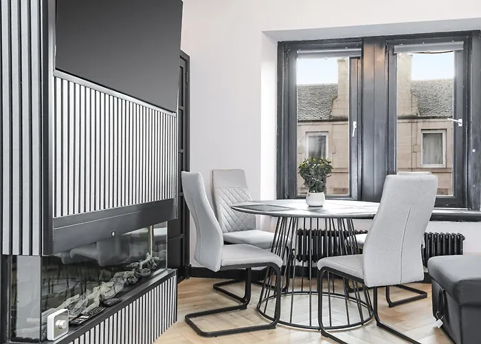 Traditional 1-Bed Edinburgh Apt