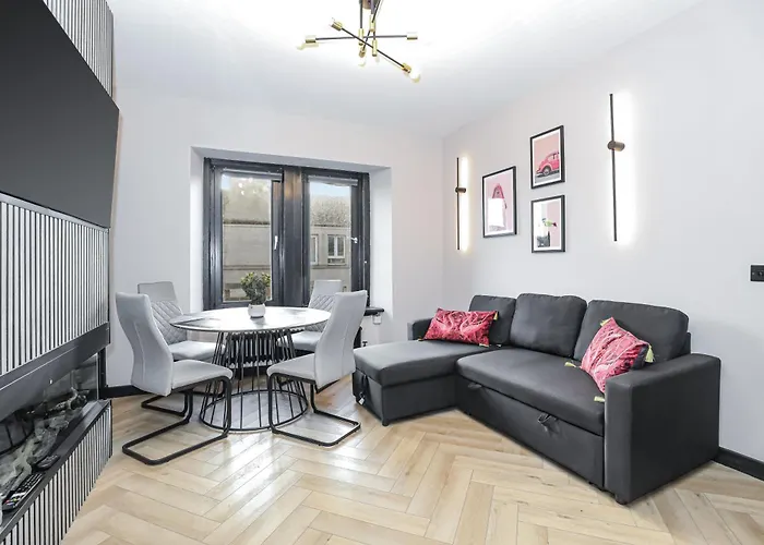 Traditional 1-Bed Edinburgh Apt